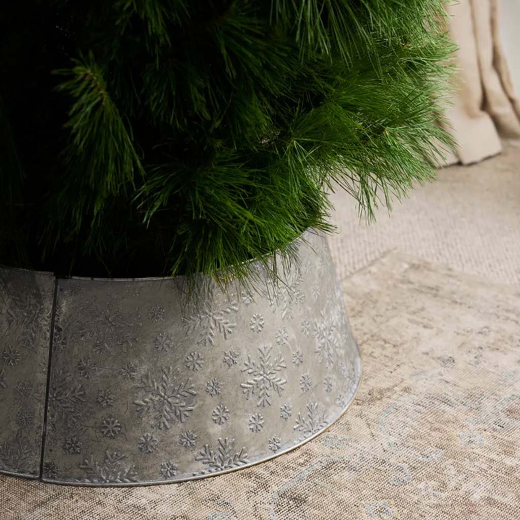 Snowflake Silver Tree Skirt