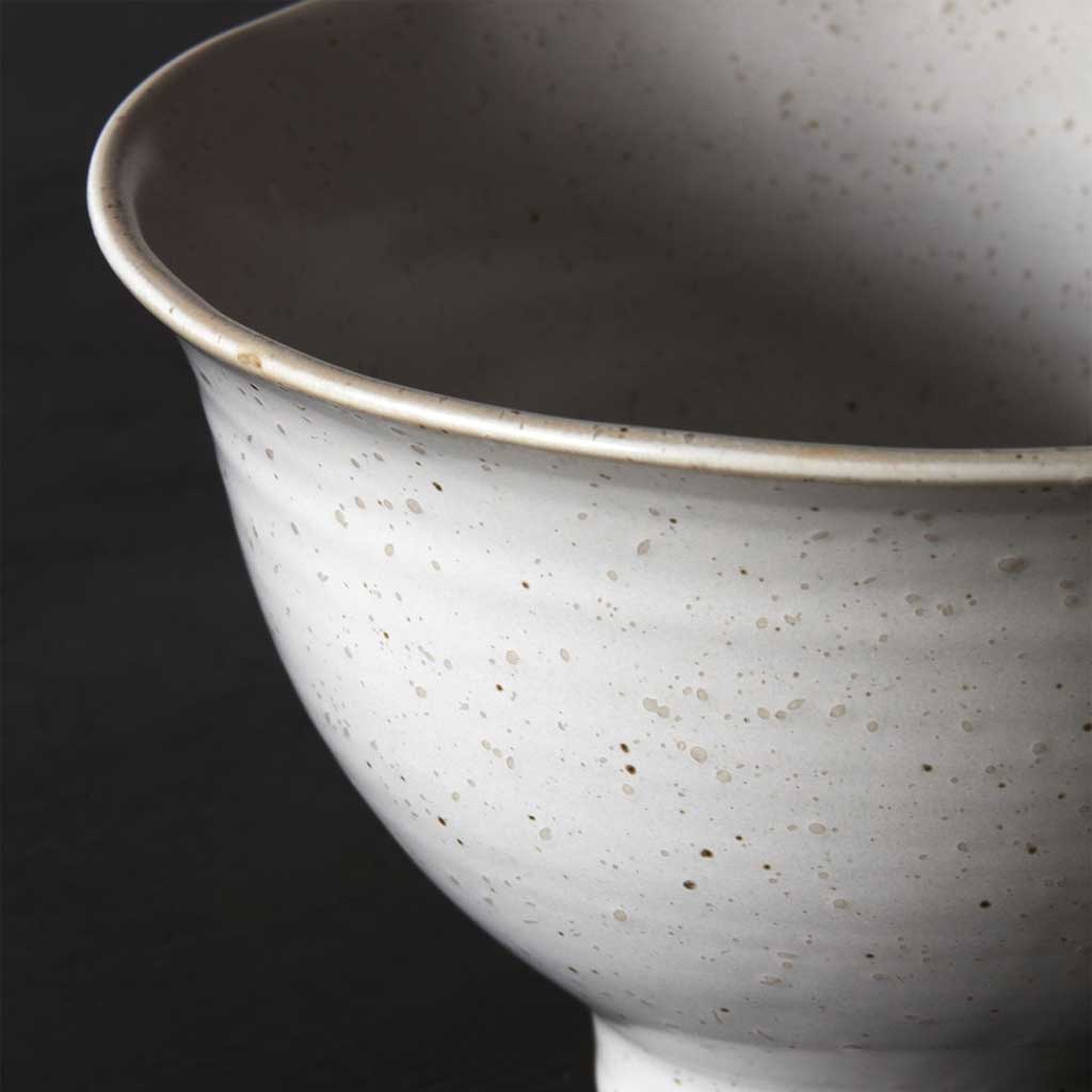 Classic and understated, these perfectly imperfect little bowls are the ultimate breakfast bowl. Crafted in stoneware in beautiful neutral shades with a subtle speckle texture, these will seamlessly fit in with your existing pieces or complement others in the Pion range.