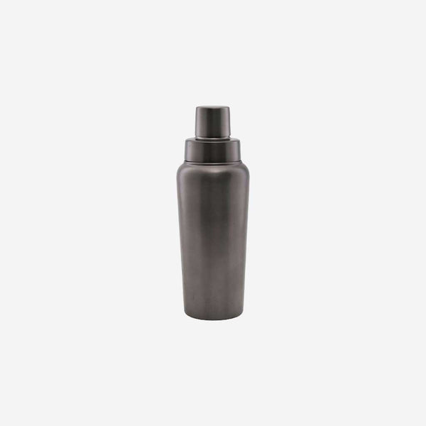 Mix the most delicious cocktails in your own kitchen with this minimalist cocktail shaker. Made of stainless steel, this durable home-bar essential is a stylish addition to your weekend entertaining ritual. 